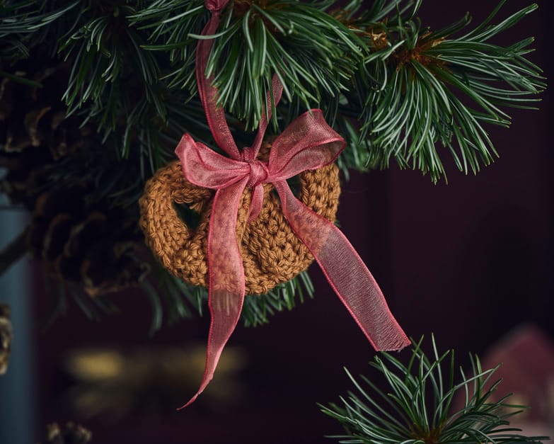 Virkad julgransdekoration med dansk julkringla | DIY-projekt | Søstrene ...